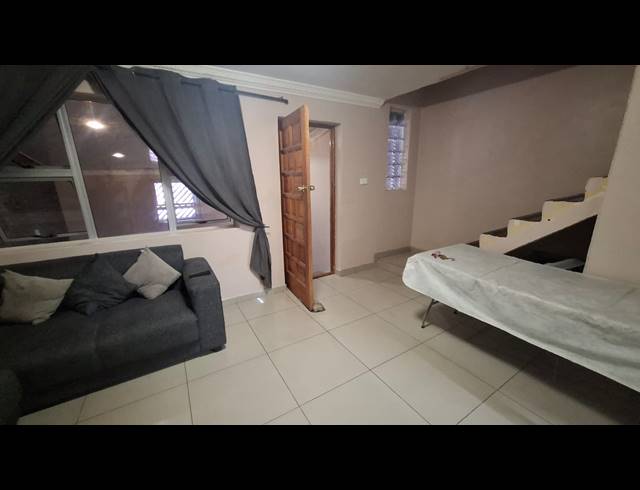 3 BEDROOM FREEHOLD FOR SALE IN WOODLANDS